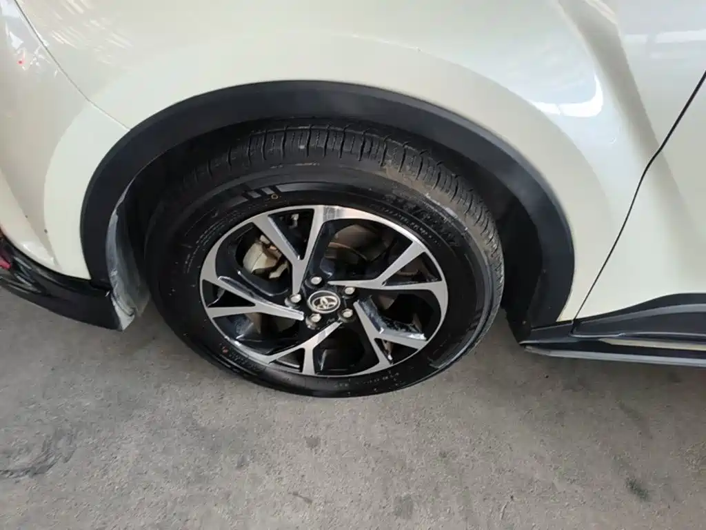 Toyota C-HR — фото 23