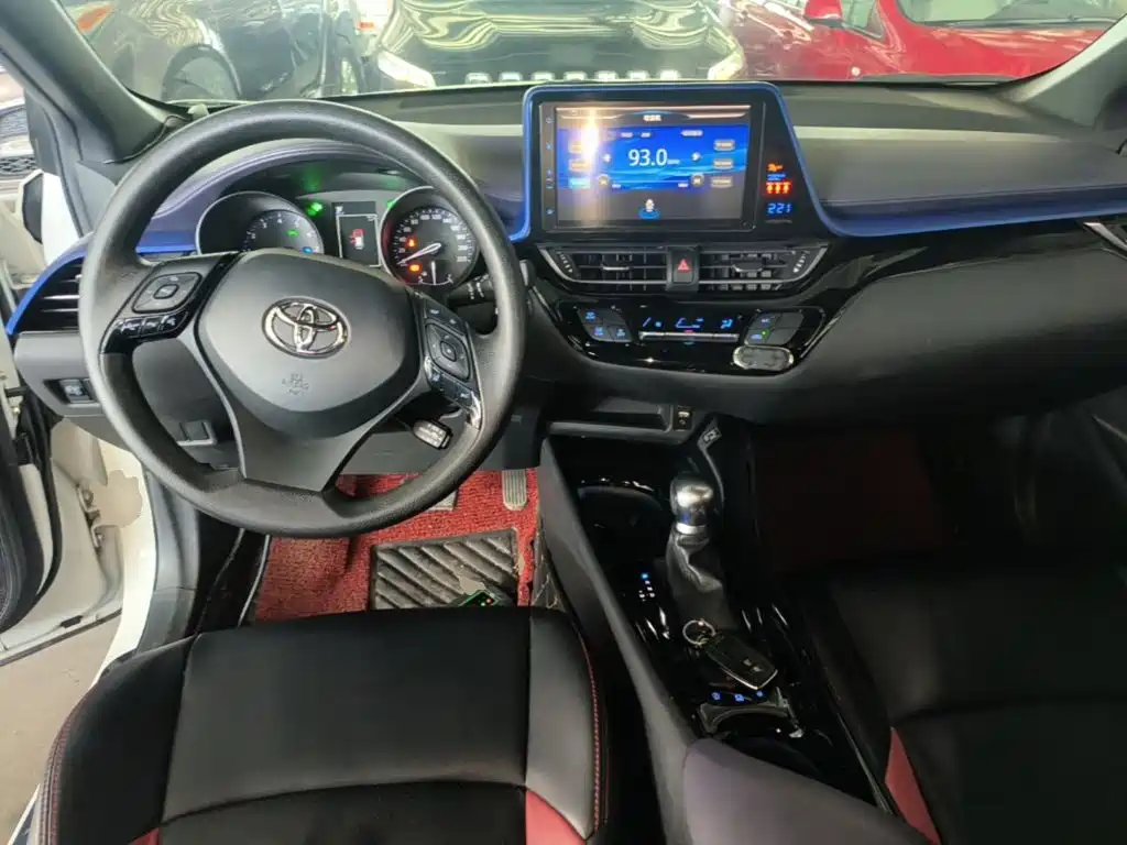 Toyota C-HR — фото 10