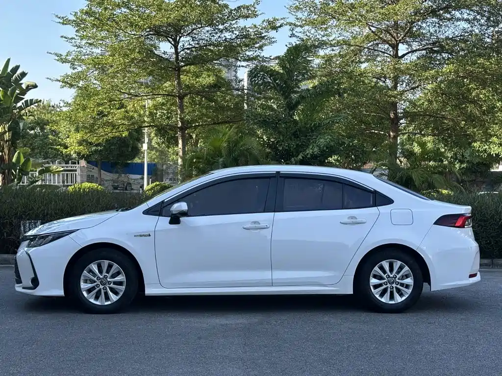 Toyota Corolla — фото 3