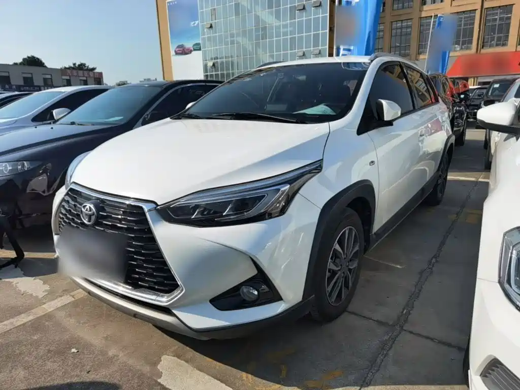 Toyota Yaris L — фото 2