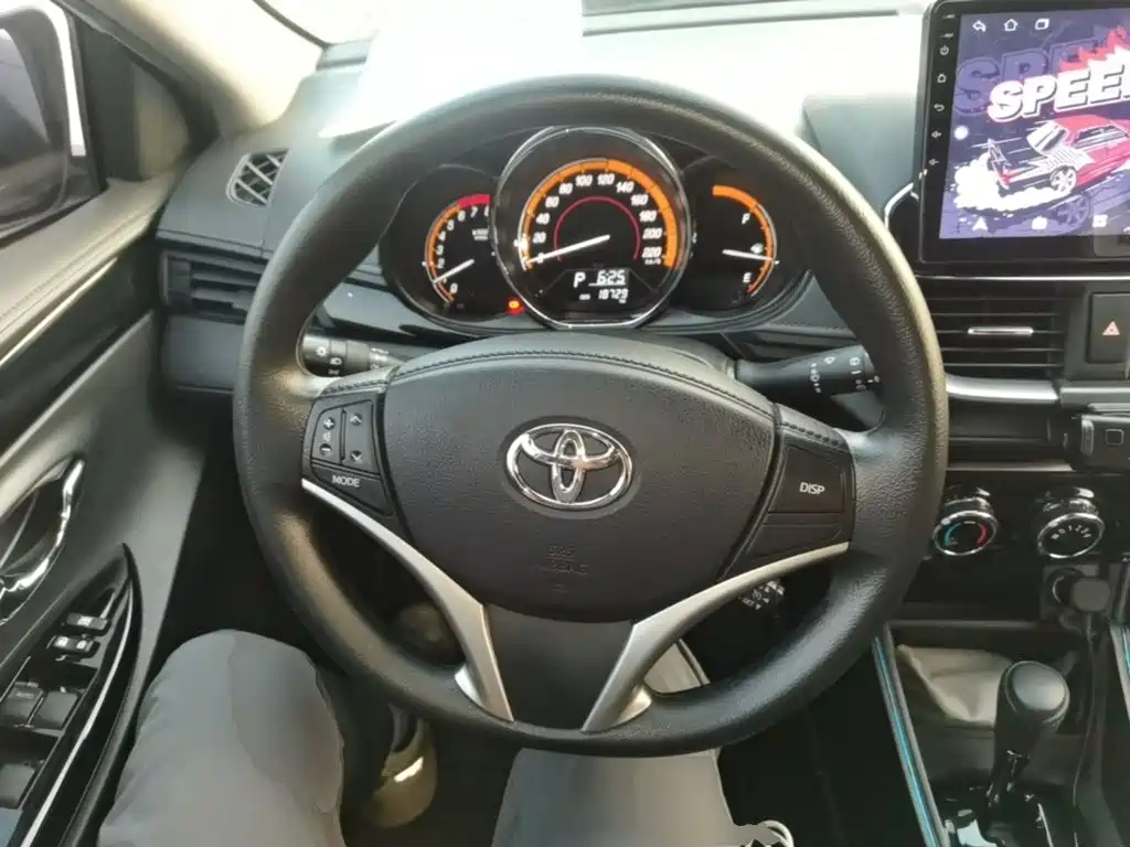 Toyota Yaris L — фото 11