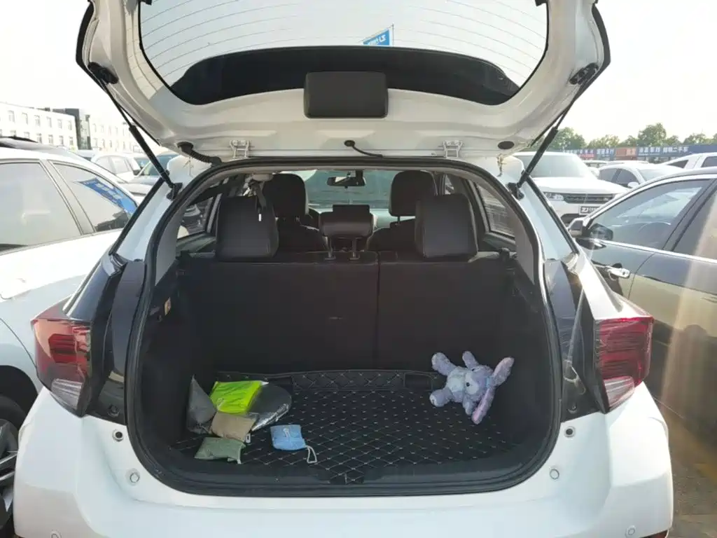 Toyota Yaris L — фото 19