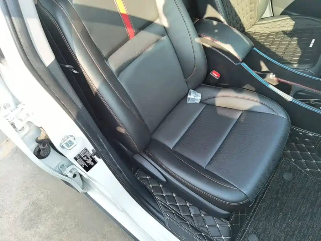 Toyota Yaris L — фото 25