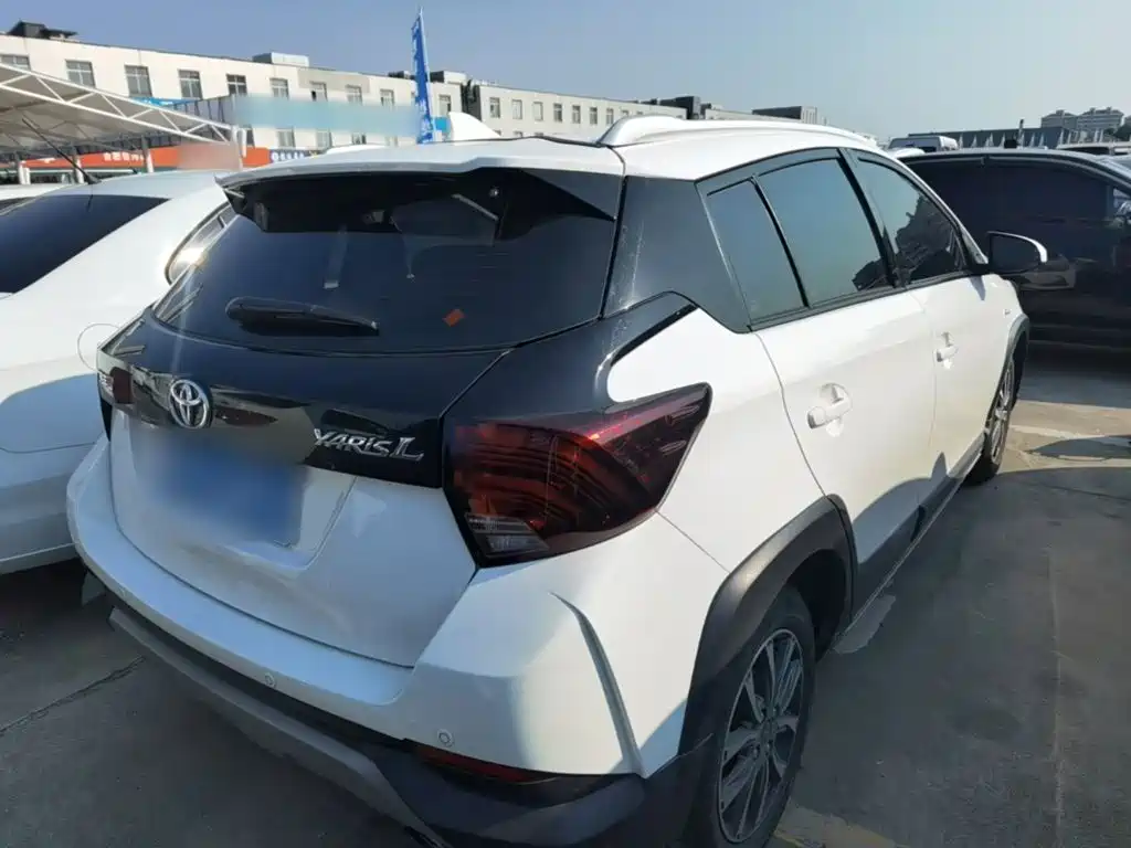 Toyota Yaris L — фото 7