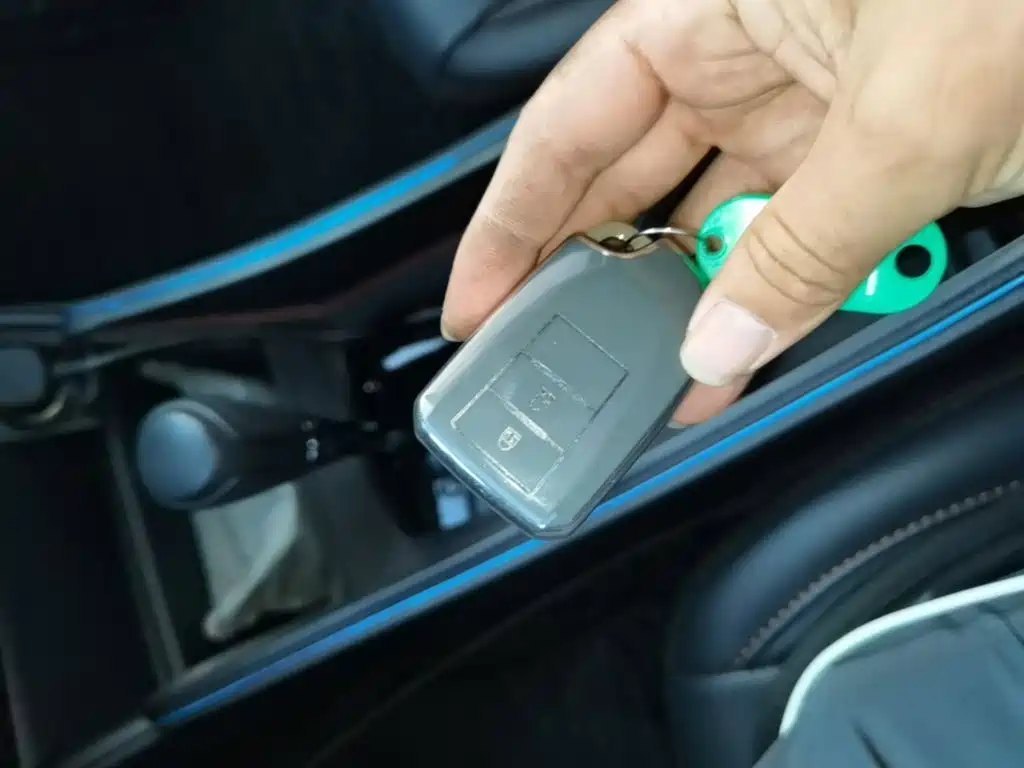 Toyota Yaris L — фото 9