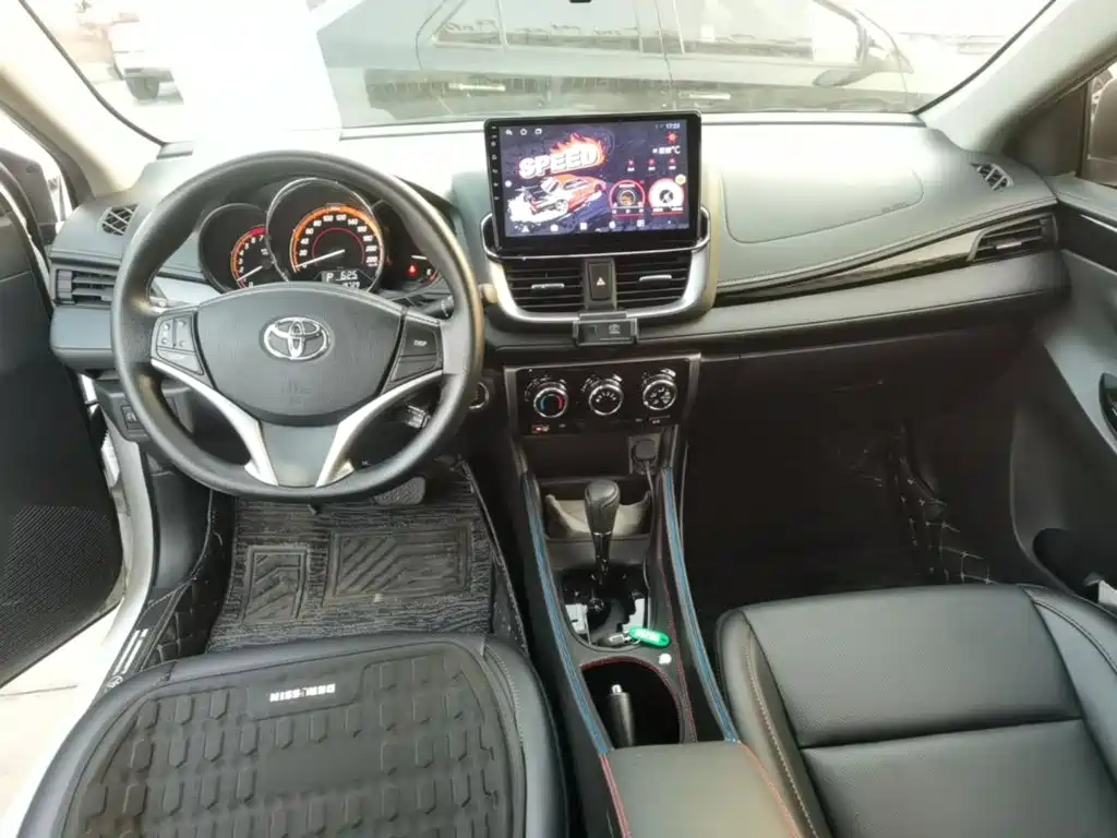Toyota Yaris L — фото 10