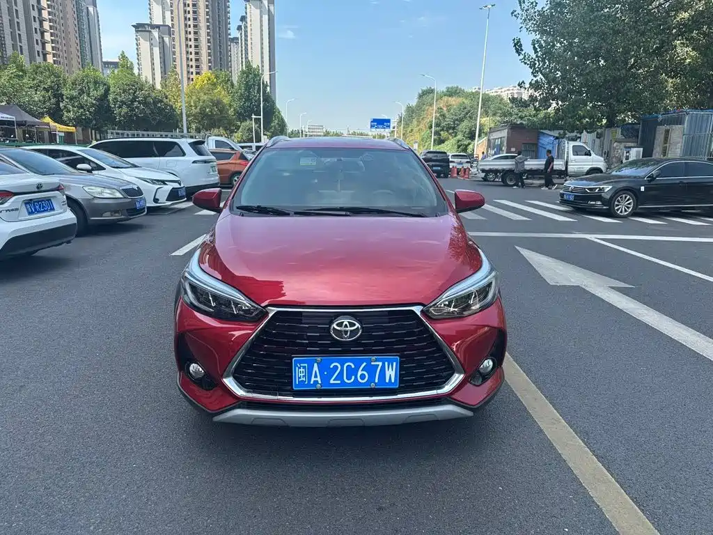 Toyota Yaris L — фото 2