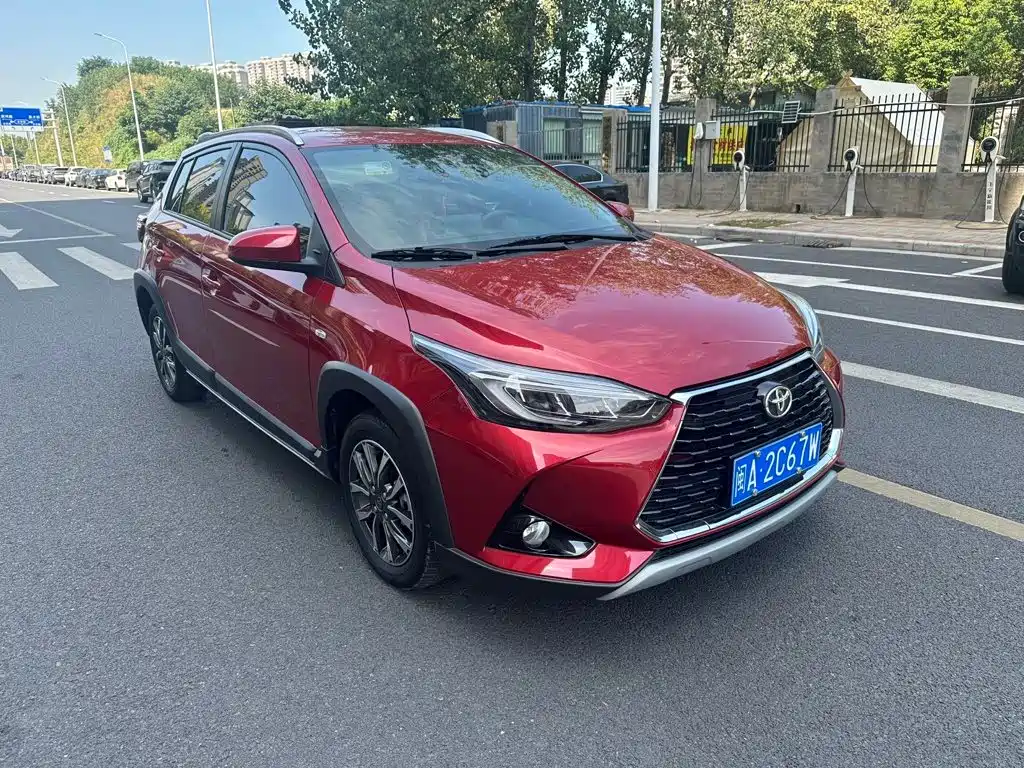 Toyota Yaris L — фото 3