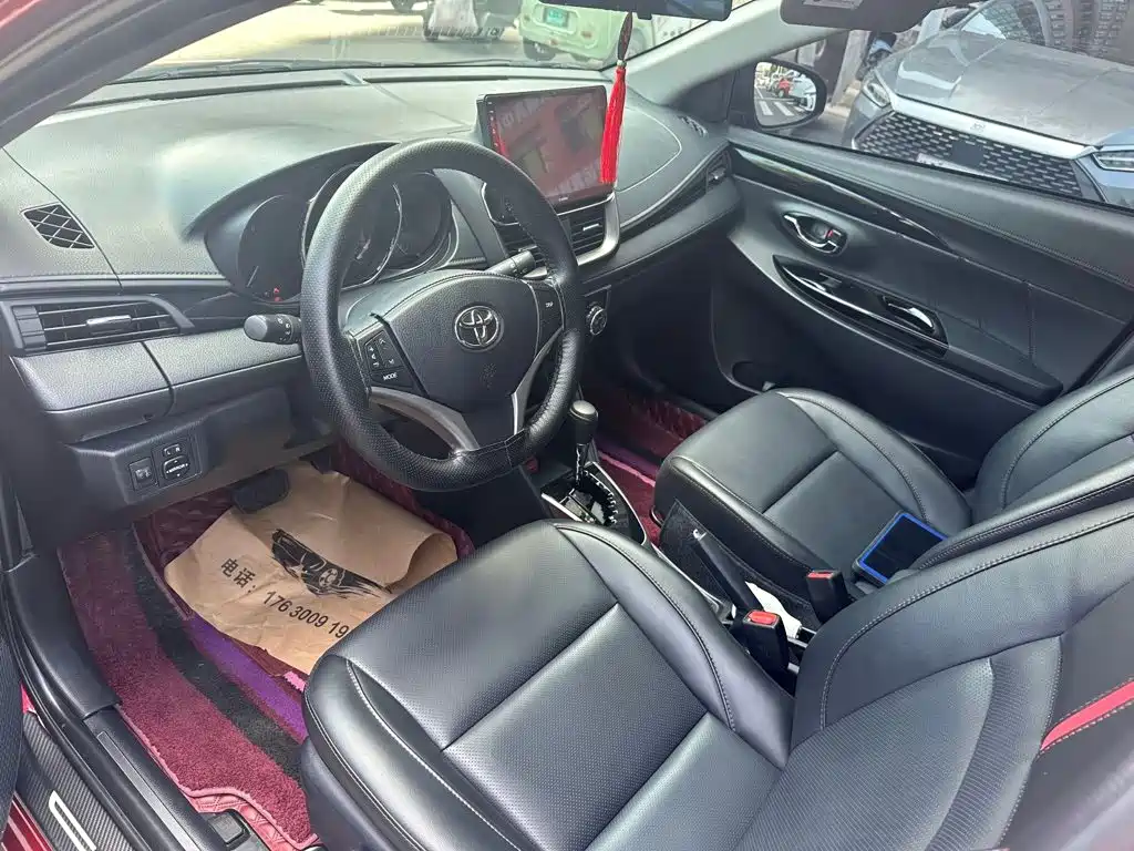 Toyota Yaris L — фото 4