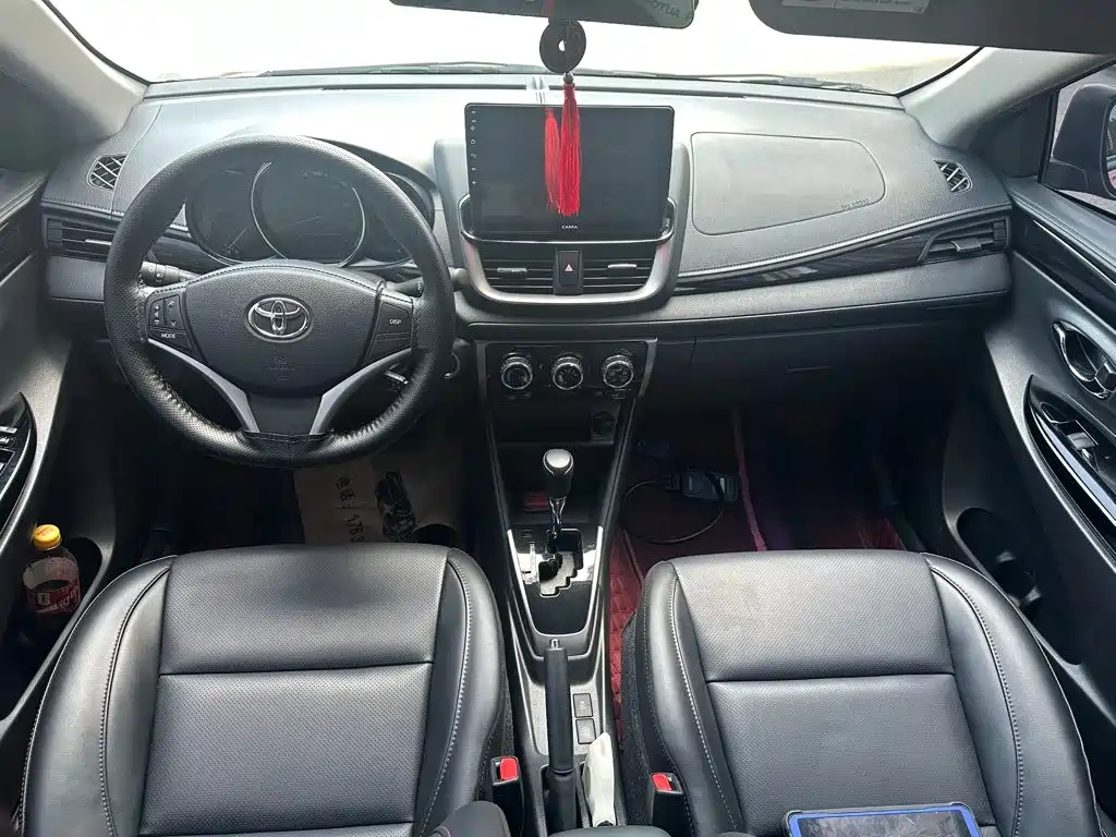 Toyota Yaris L — фото 6