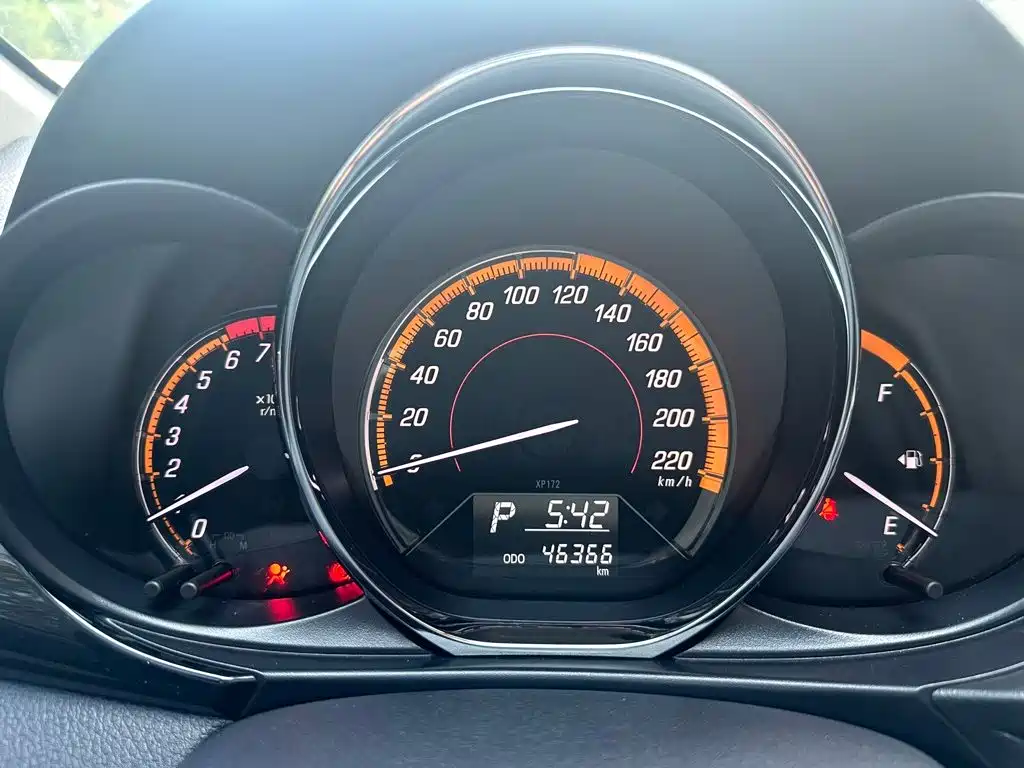 Toyota Yaris L — фото 7