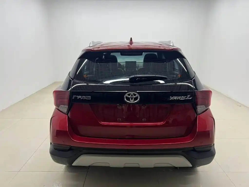 Toyota Yaris L — фото 5