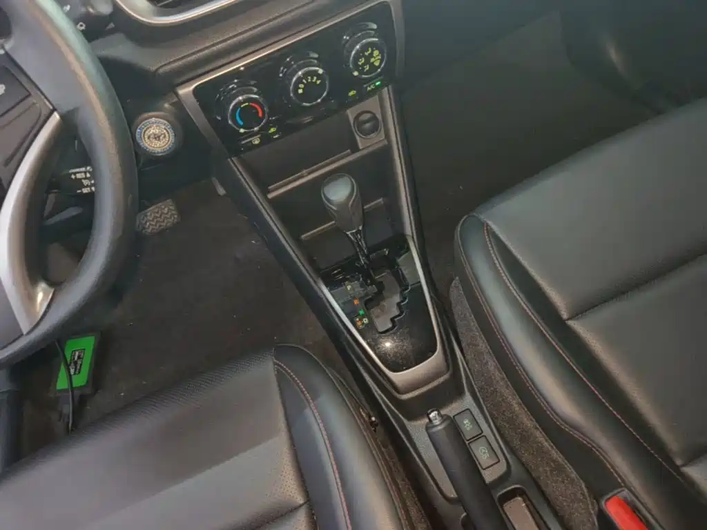 Toyota Yaris L — фото 14