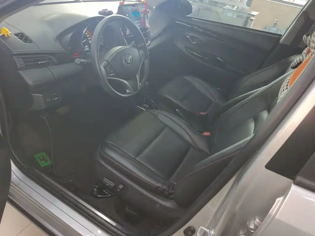 Toyota Yaris L — фото 15