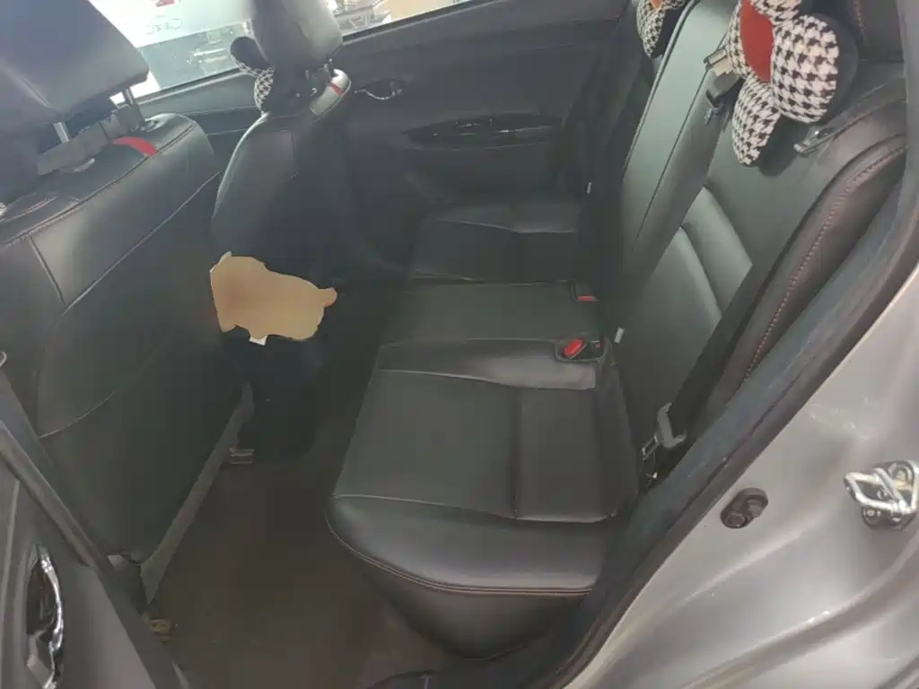 Toyota Yaris L — фото 17