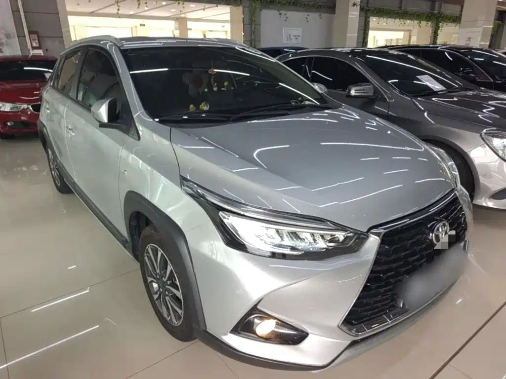 Toyota Yaris L — фото 4