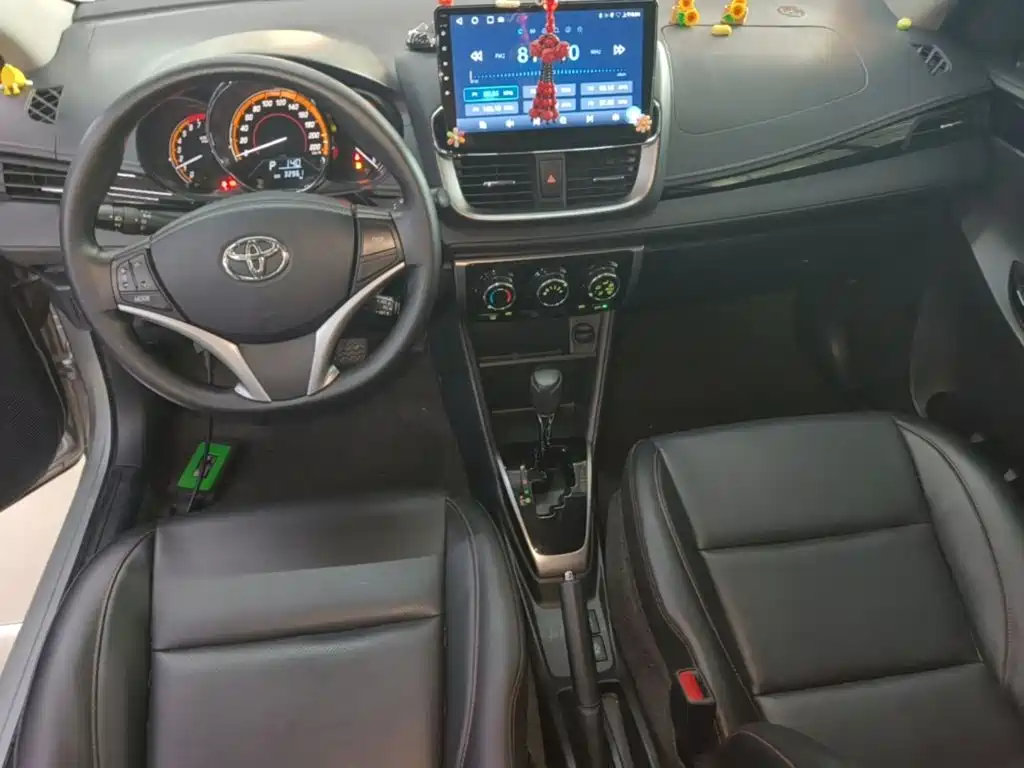 Toyota Yaris L — фото 10