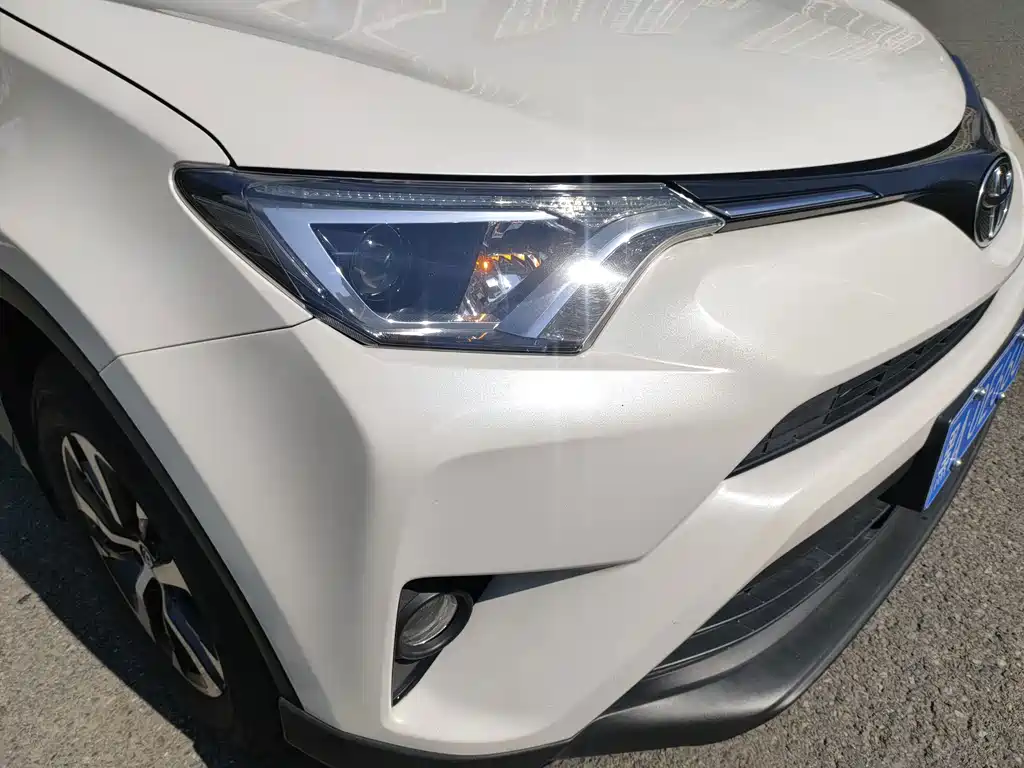 Toyota RAV4 — фото 9