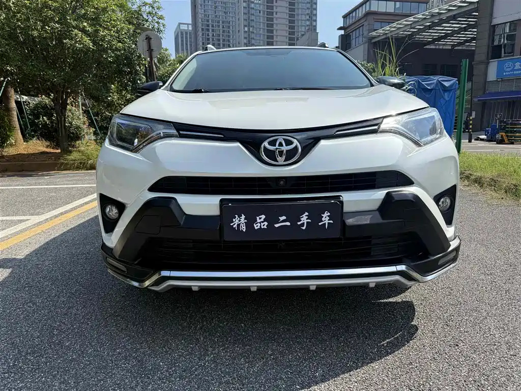 Toyota RAV4 — фото 2
