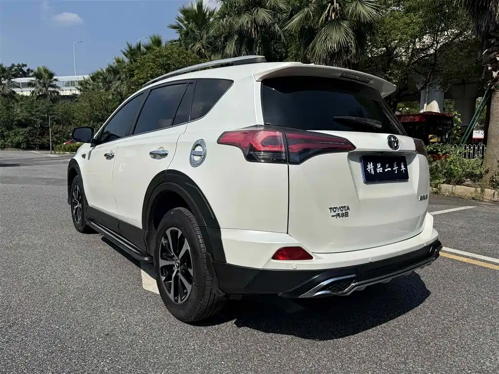 Toyota RAV4 — фото 4
