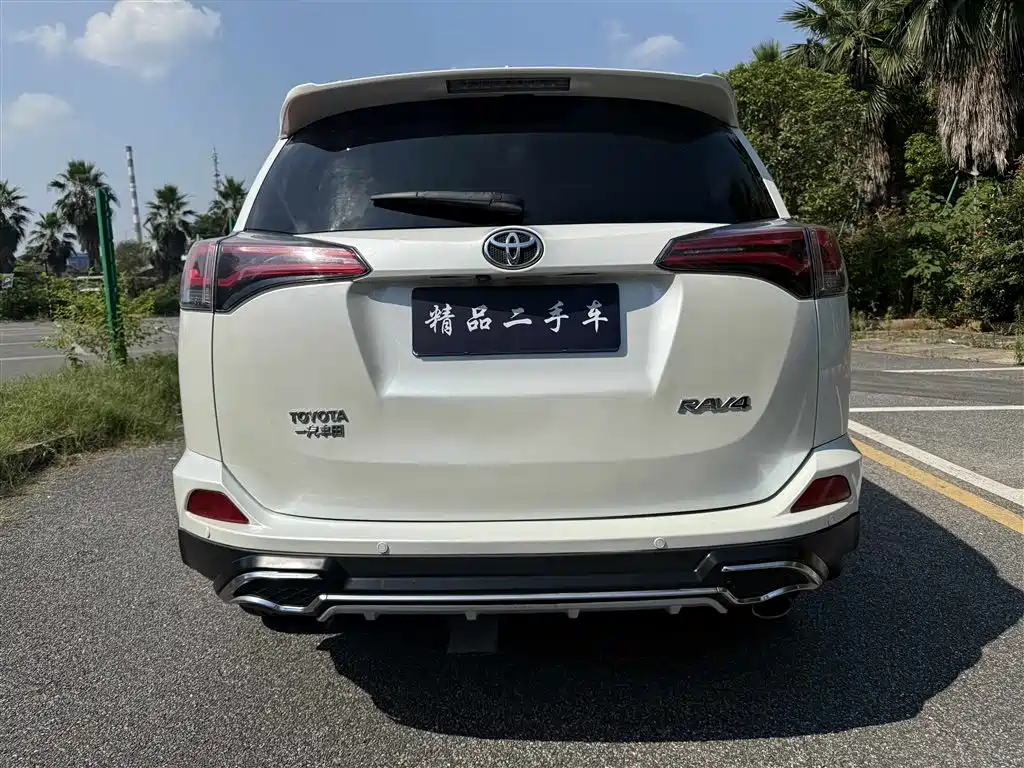 Toyota RAV4 — фото 5