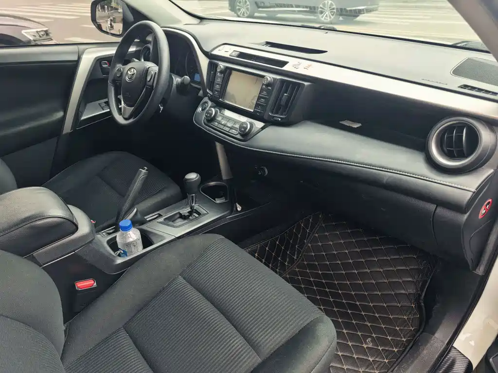 Toyota RAV4 — фото 3