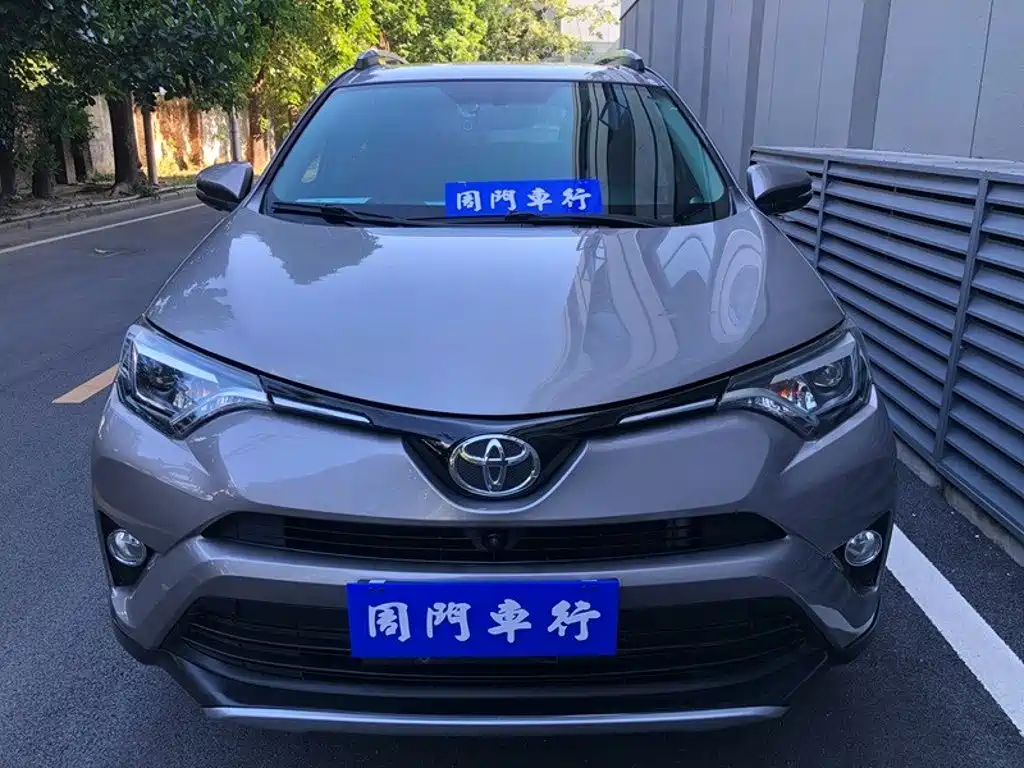 Toyota RAV4 — фото 2