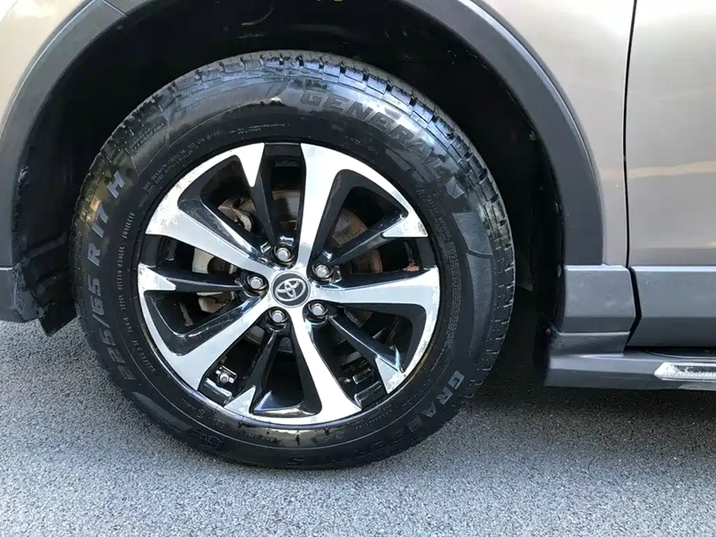 Toyota RAV4 — фото 17