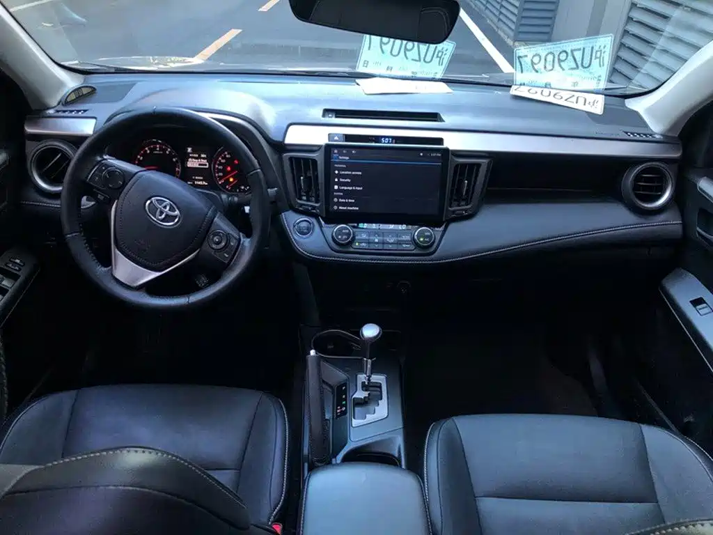 Toyota RAV4 — фото 7