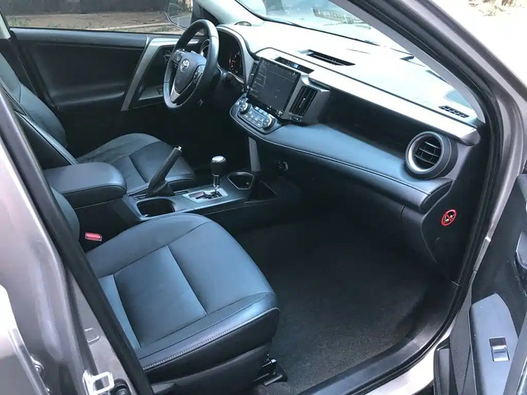 Toyota RAV4 — фото 9