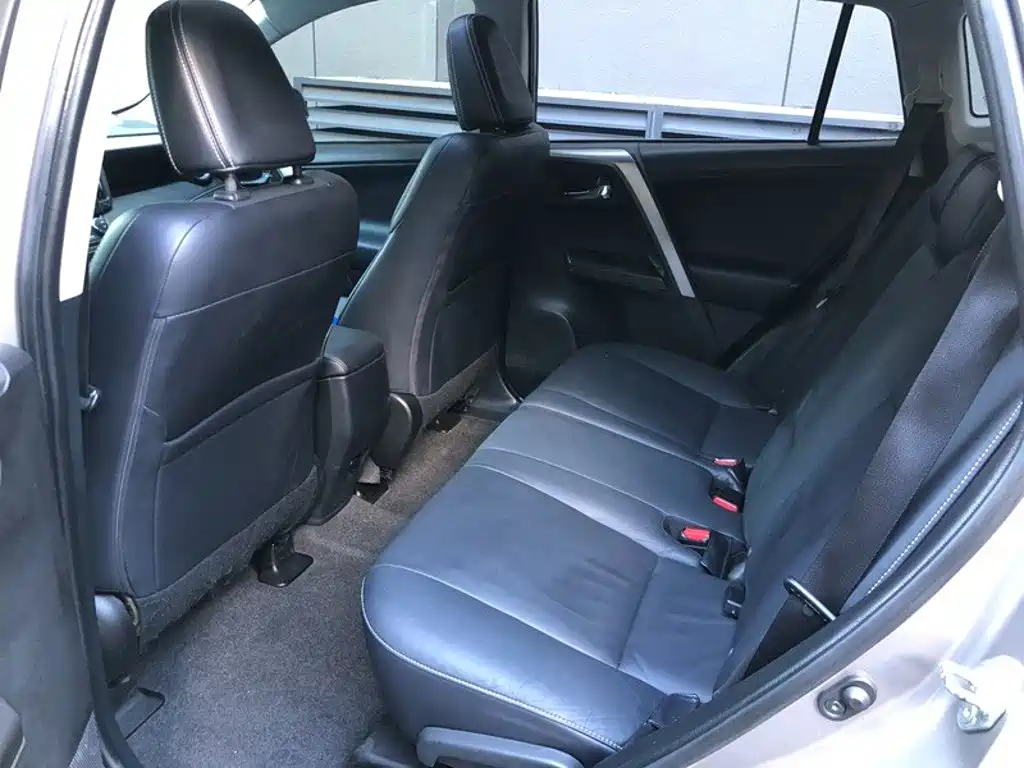 Toyota RAV4 — фото 10
