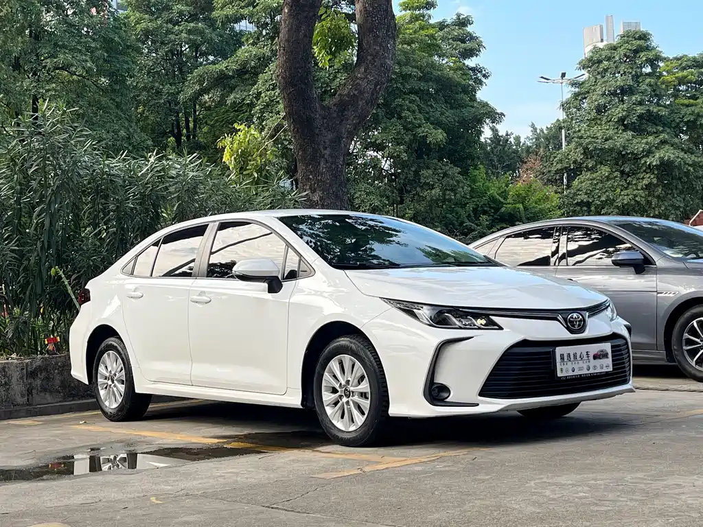 Toyota Corolla — фото 3