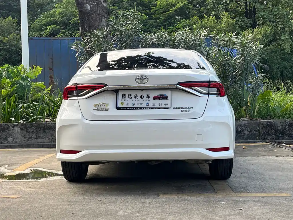 Toyota Corolla — фото 8