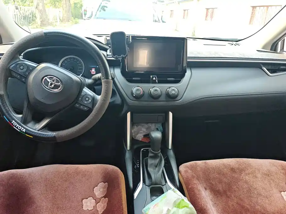 Toyota Corolla Cross — фото 11