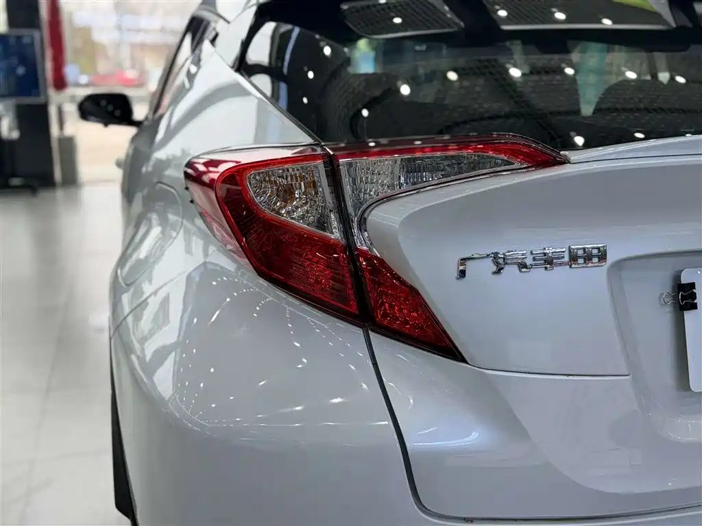 Toyota C-HR — фото 14