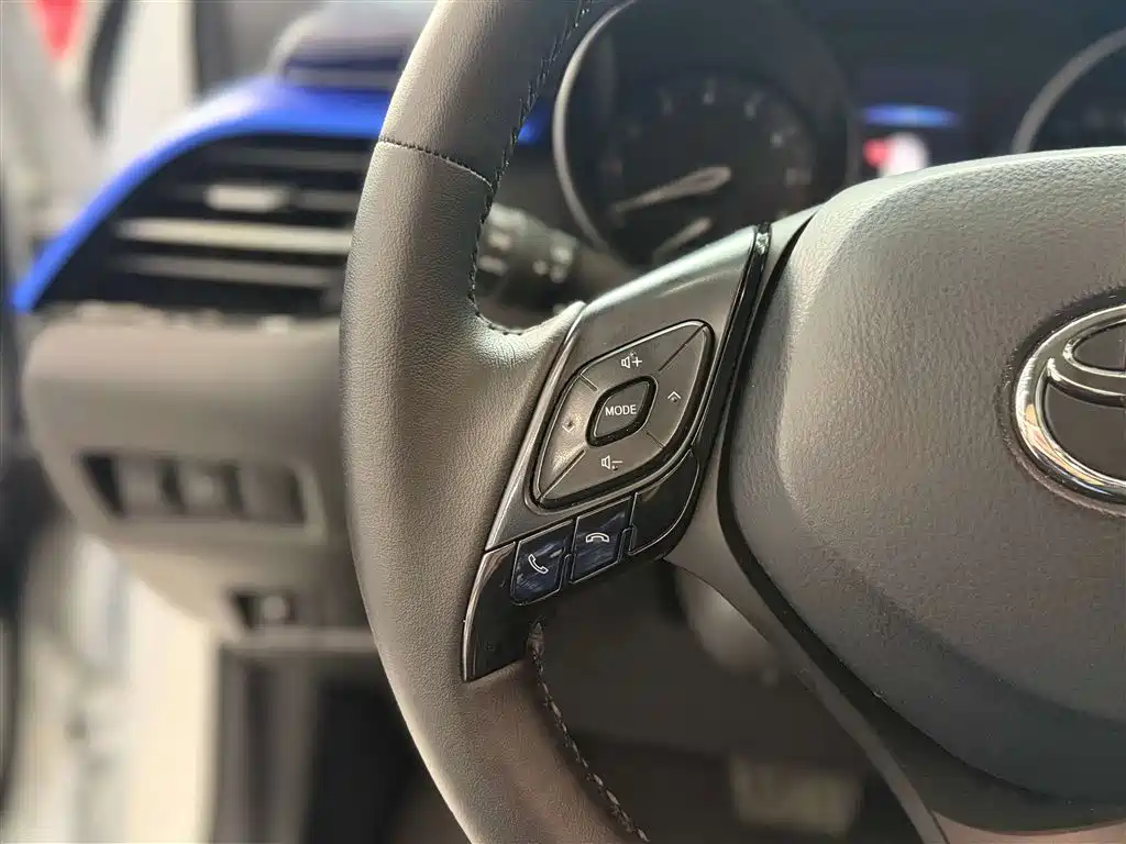 Toyota C-HR — фото 17