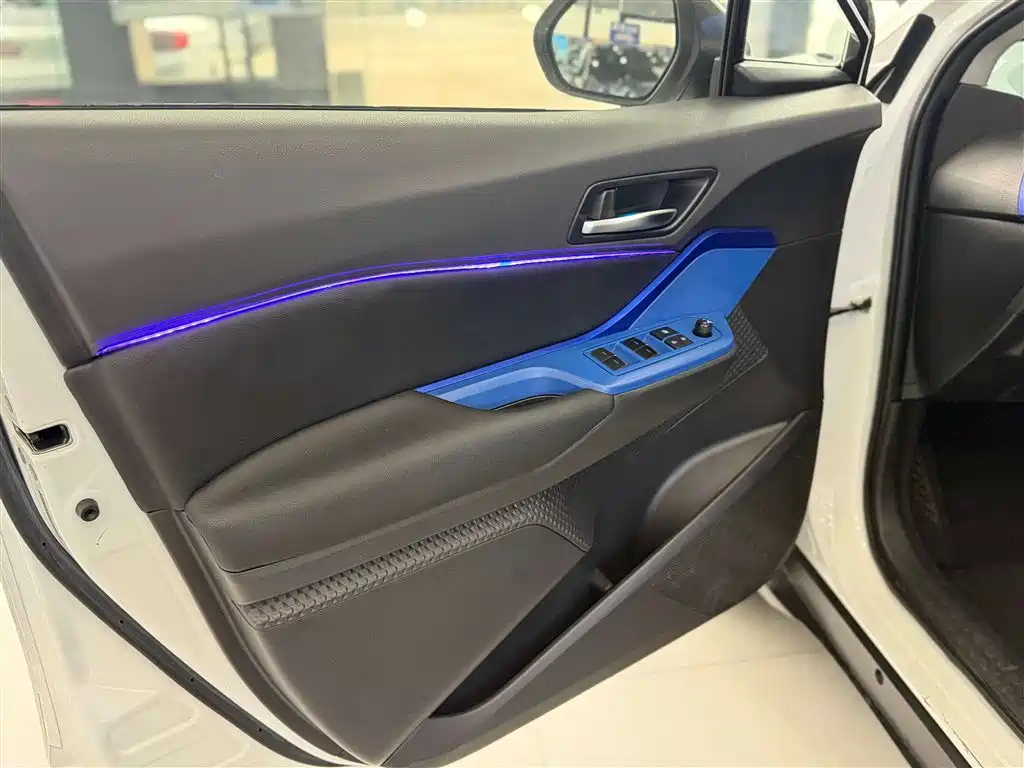 Toyota C-HR — фото 19