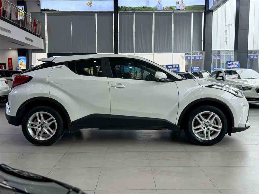 Toyota C-HR — фото 4