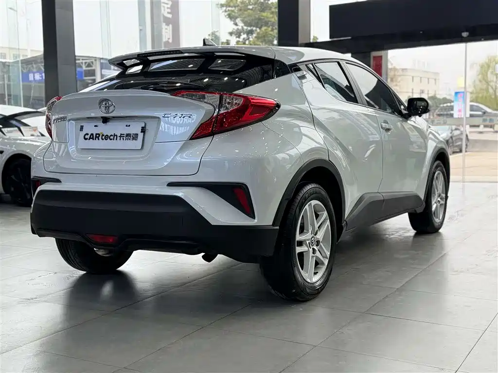 Toyota C-HR — фото 5