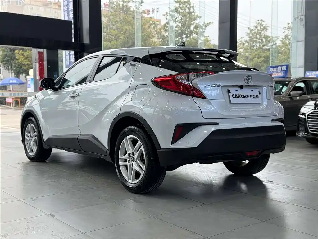 Toyota C-HR — фото 7