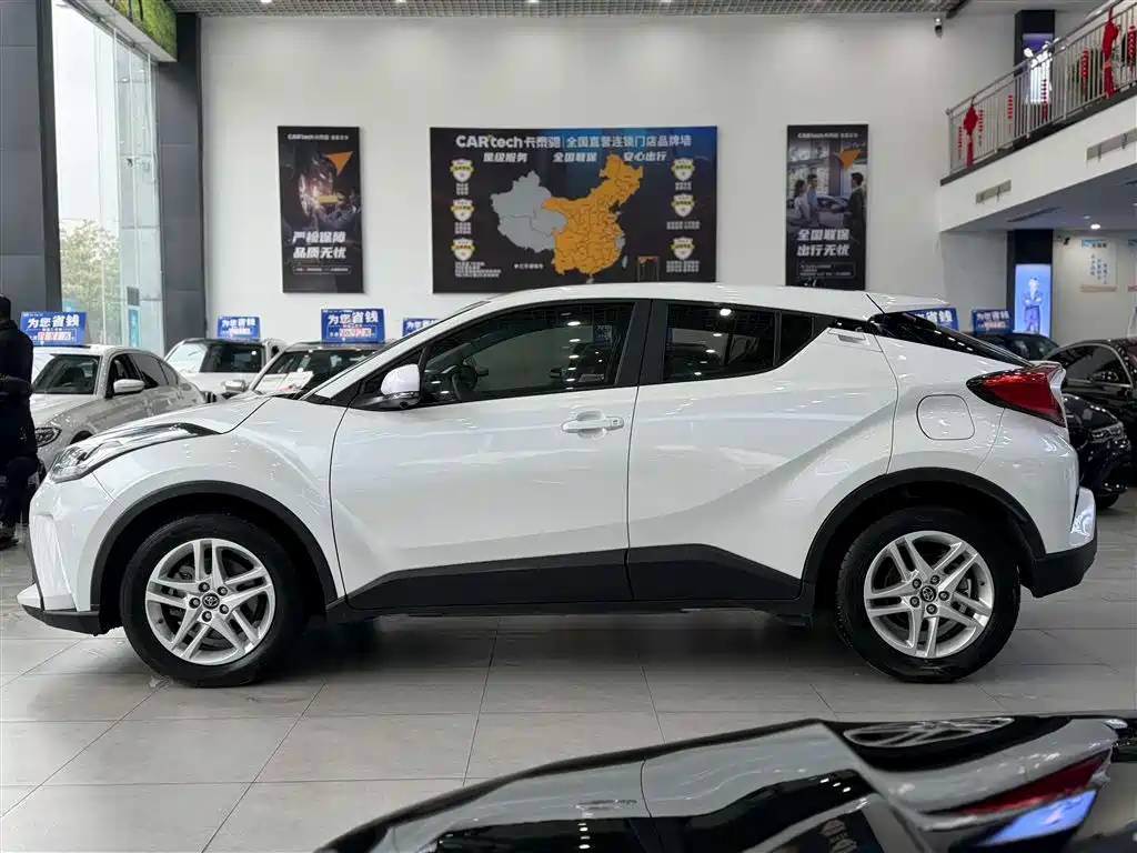 Toyota C-HR — фото 8
