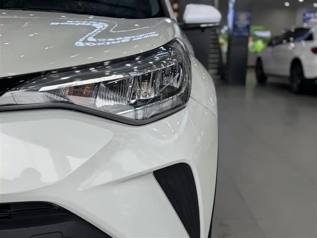 Toyota C-HR — фото 9