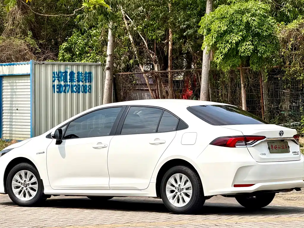 Toyota Corolla — фото 5