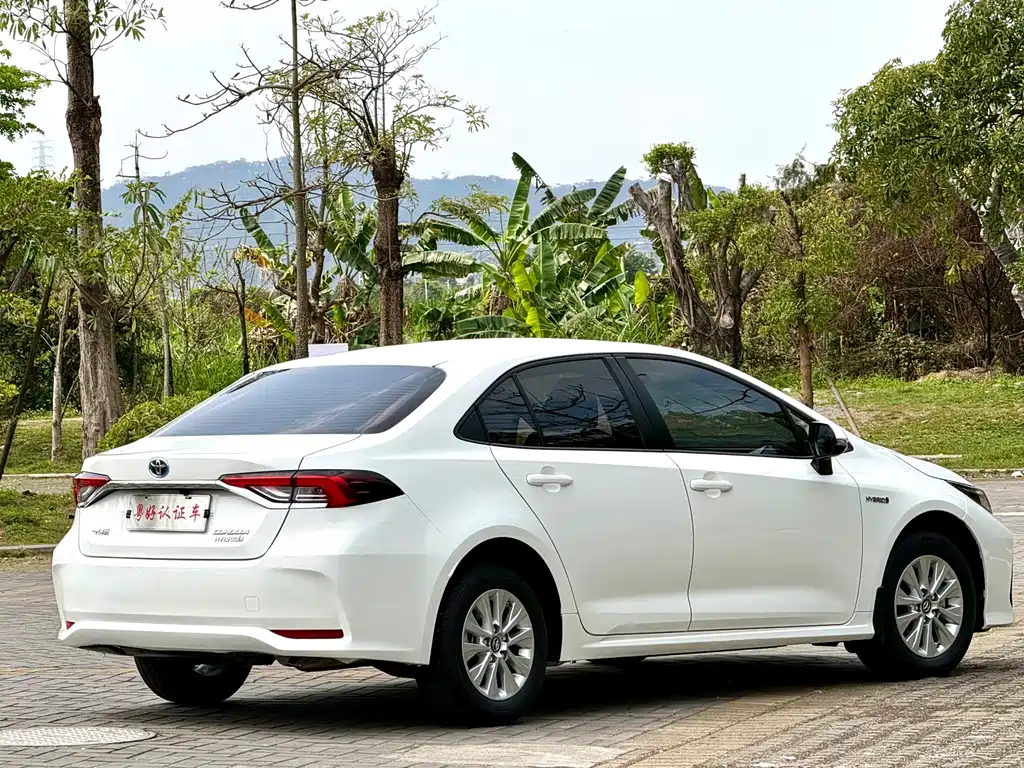 Toyota Corolla — фото 7