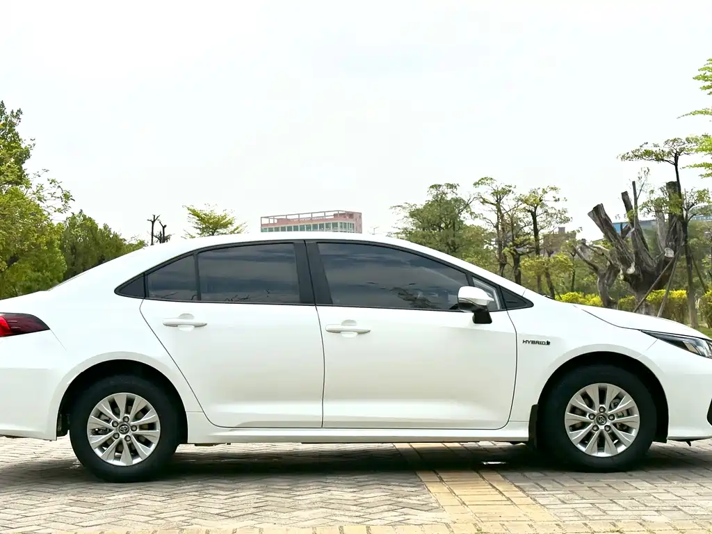 Toyota Corolla — фото 8
