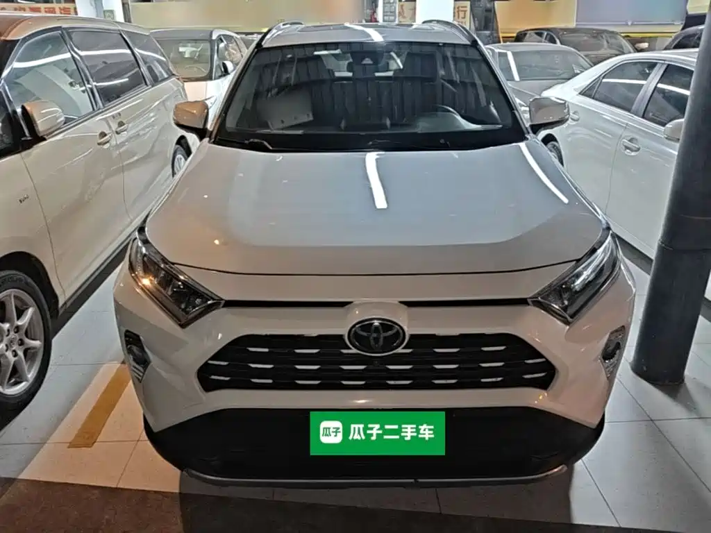 Toyota RAV4 — фото 3