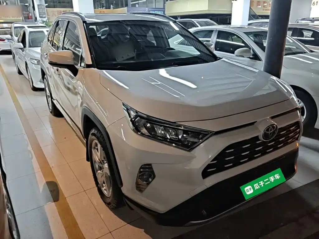 Toyota RAV4 — фото 4