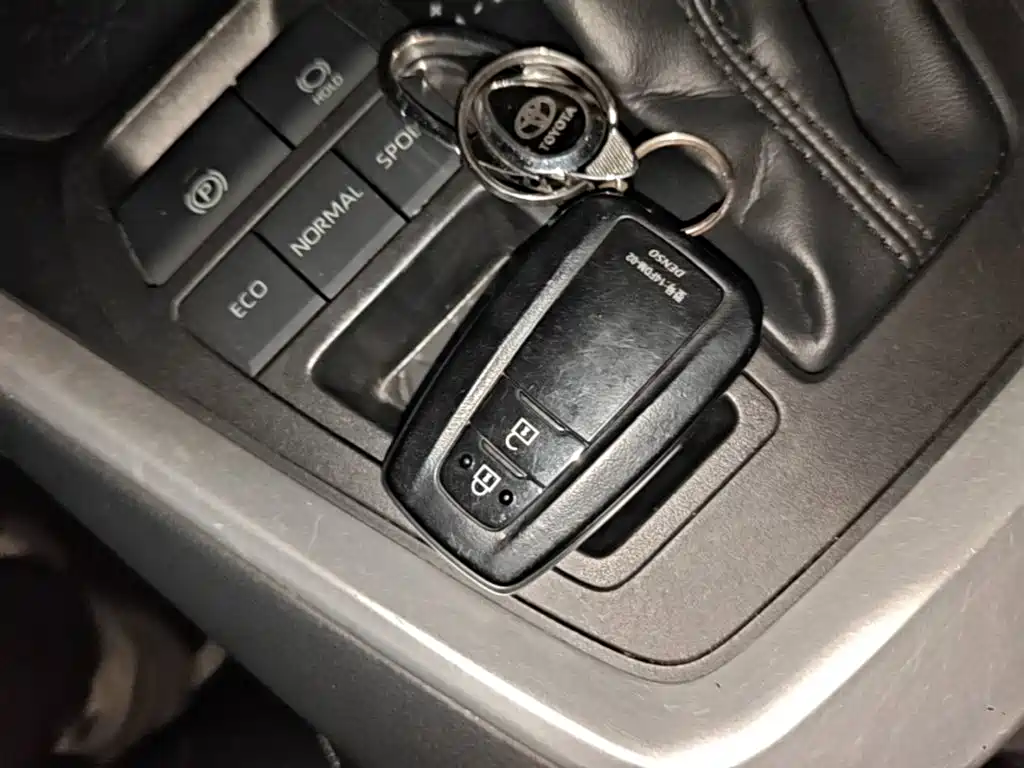 Toyota RAV4 — фото 9