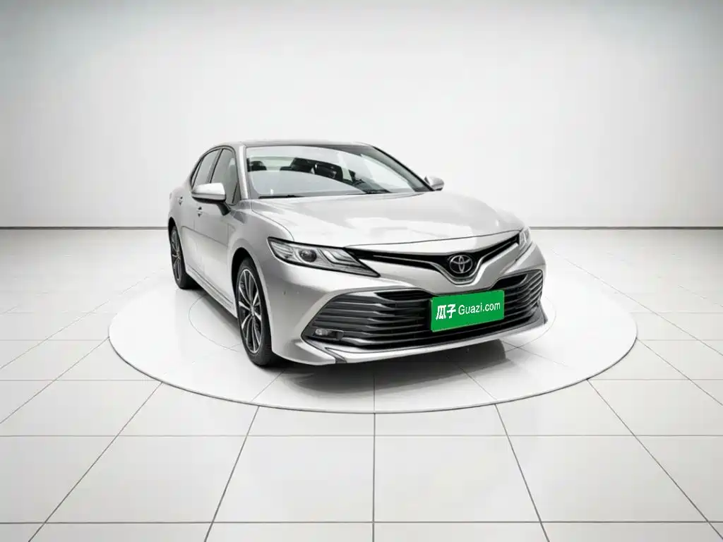 Toyota Camry — фото 3