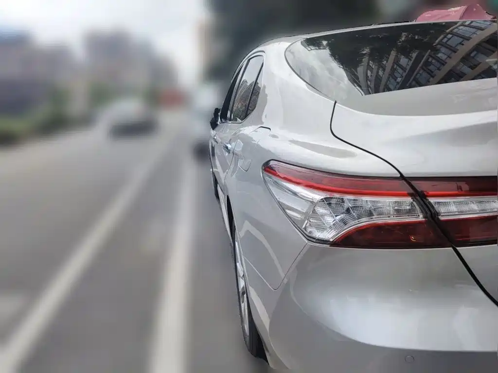 Toyota Camry — фото 5